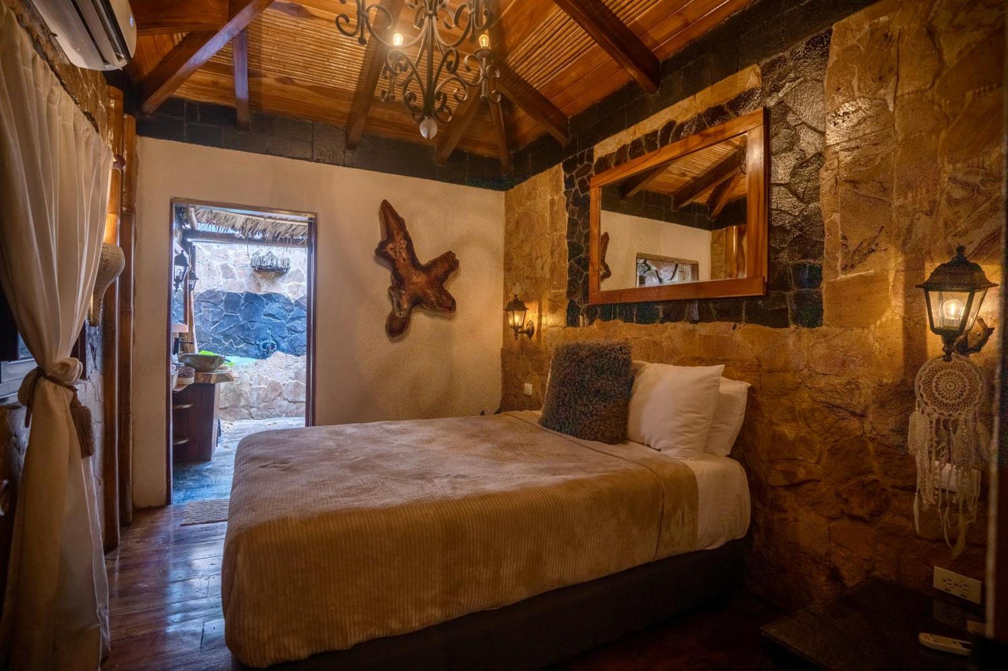 Ocho Artisan Bungalows (Adults Only) تاماريندو المظهر الخارجي الصورة