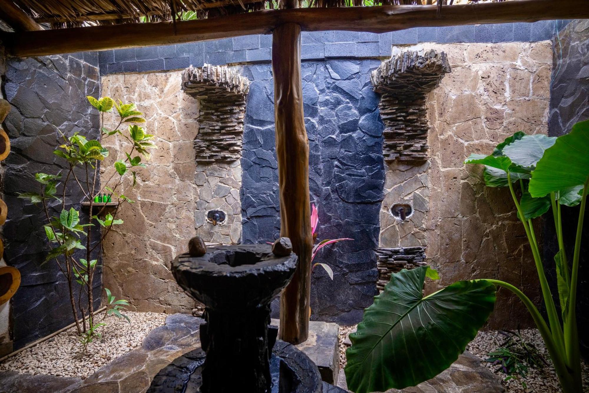 Ocho Artisan Bungalows (Adults Only) تاماريندو المظهر الخارجي الصورة
